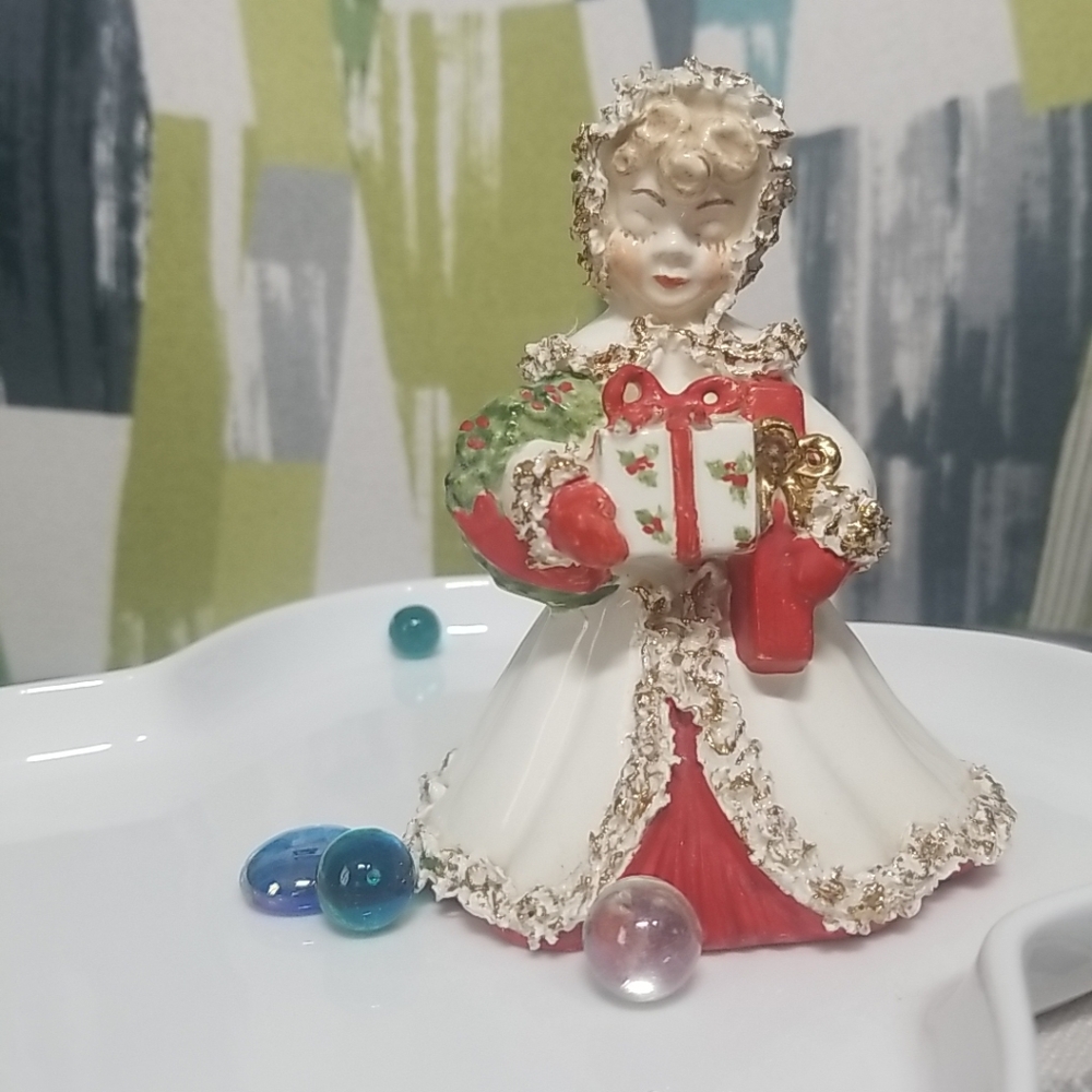 Vtg Christmas Shopper Girl Ceramic Figurine With Presents Spaghetti/Lace Trim